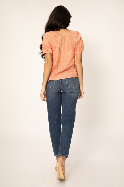 Imagen de BLUSA CORAL BORDADO